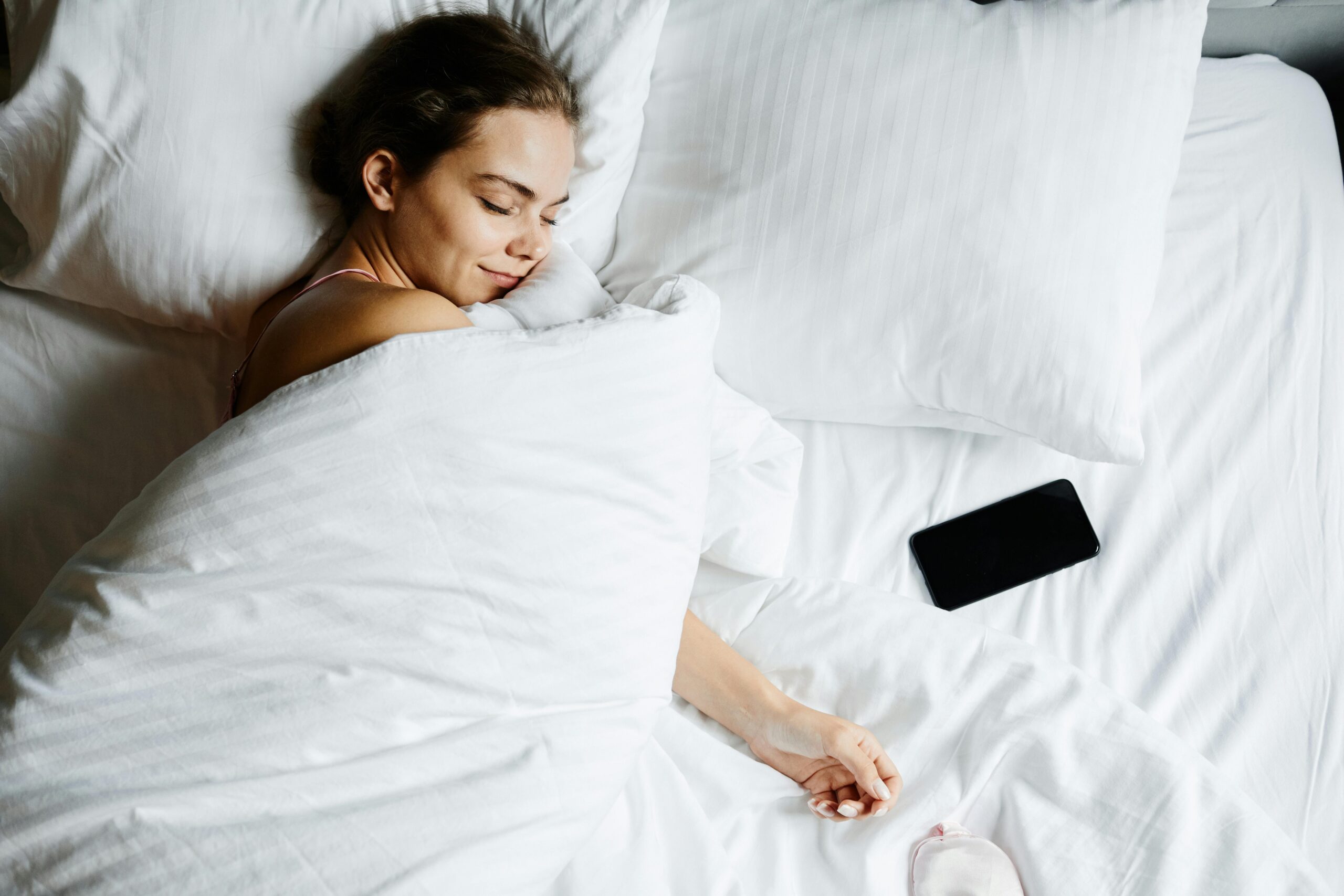 Sleep Score | Calmly Rooted Woman achieving deep sleep recovery with a consistent bedtime ritual, optimized for a high Oura sleep score and HRV at CalmlyRooted.com.